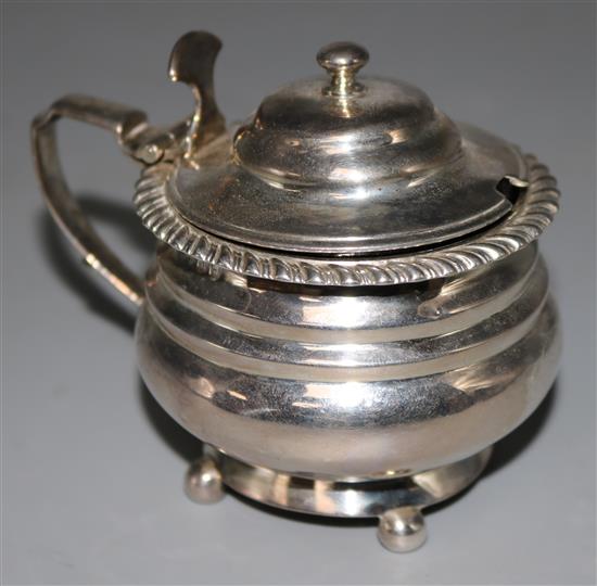 A George IV silver mustard pot, height 3in.